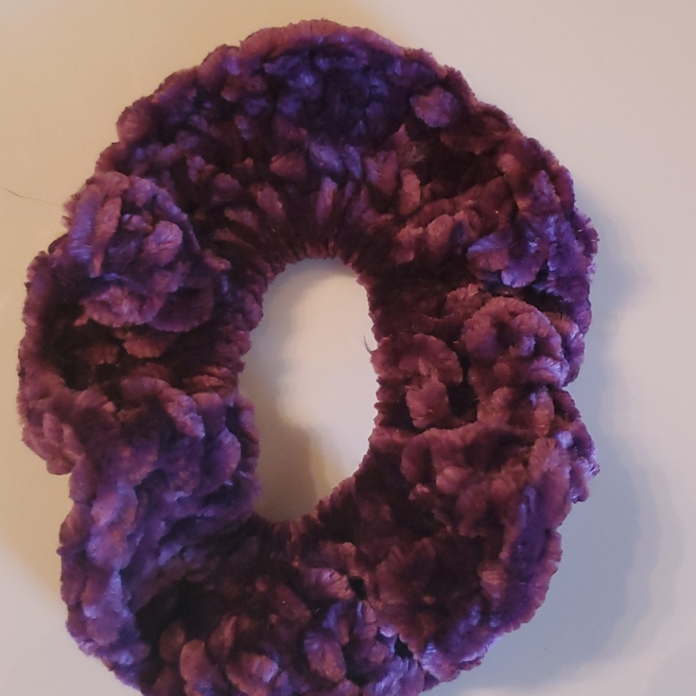5 Handmade Crochet Scrunchies - Picture 7 of 8